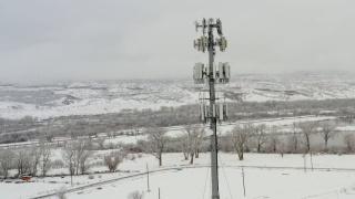 暴风雪中的5G基站可靠连接视频素材模板下载