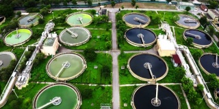 鸟瞰环境保护用水处理厂。