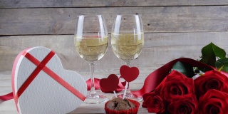 情人节美酒和玫瑰，心有背景。情人节的玫瑰花，4K