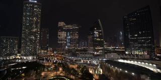 摩天大楼的夜景