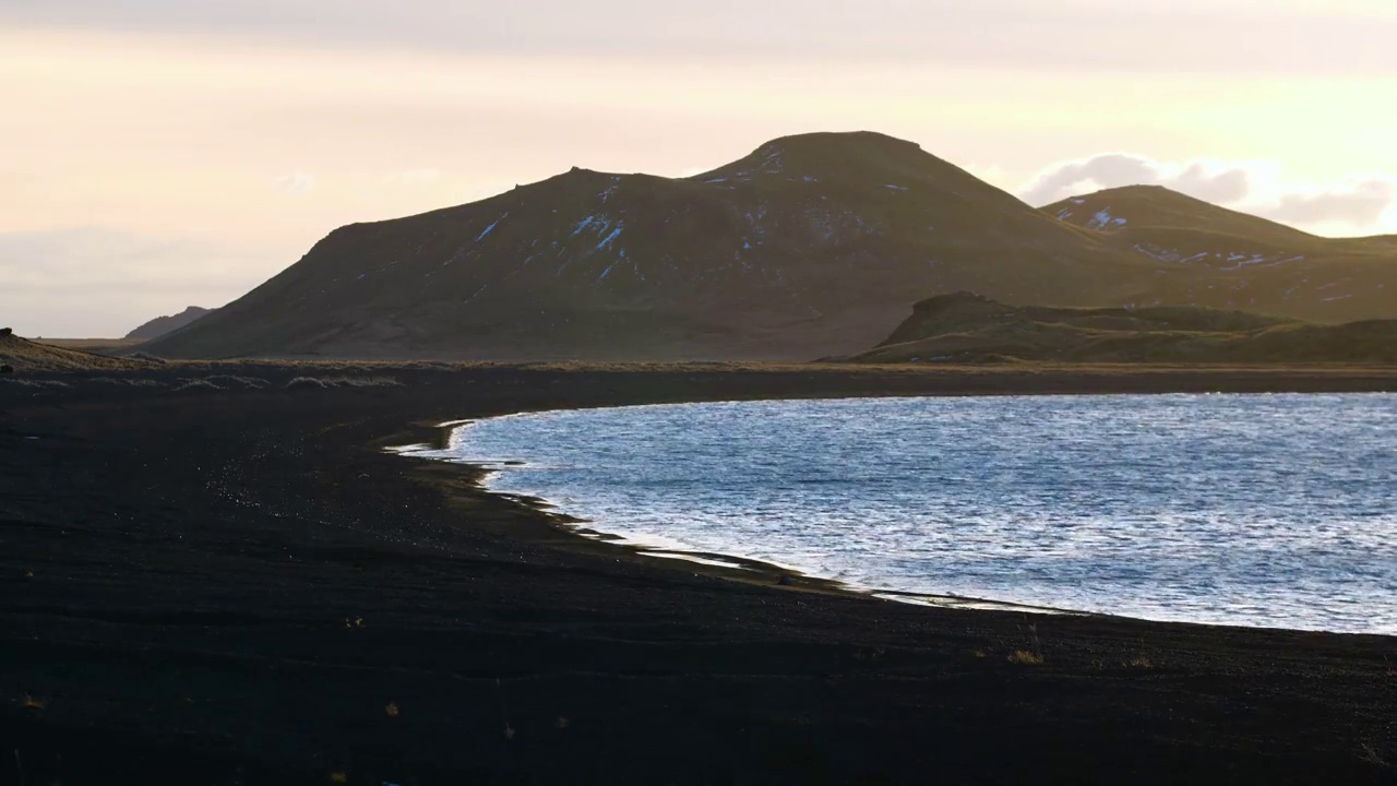 冰岛的火山景观，美丽的日落风景，斯堪的纳维亚令人惊叹的自然