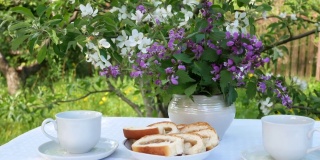 春天的花园茶水之桌