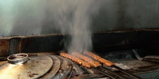 传统的土耳其阿达纳烤肉串