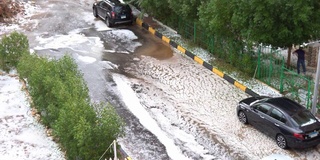 埃及城市赫尔格达遭遇冰雹风暴