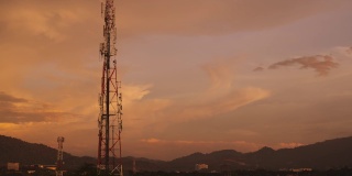 通信基站的延时，手机天线的塔式结构。蜂窝5G 4G移动和智能手机的无线电发射机。