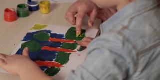 创意艺术品儿童治疗绘画课