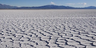 阿根廷，Salinas grande盐滩含盐沉积物表面