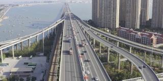 跨海大桥交通流航拍图