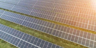 太阳能电池板，光伏鸟瞰图。光伏发电厂，太阳能电池农场发电厂。可持续资源和替代电力资源的概念。