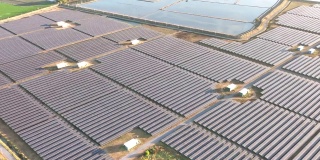 太阳能农场从太阳中生产清洁的可再生能源。成千上万的太阳能电池板，光伏太阳能电池，巨大的太阳能发电厂。