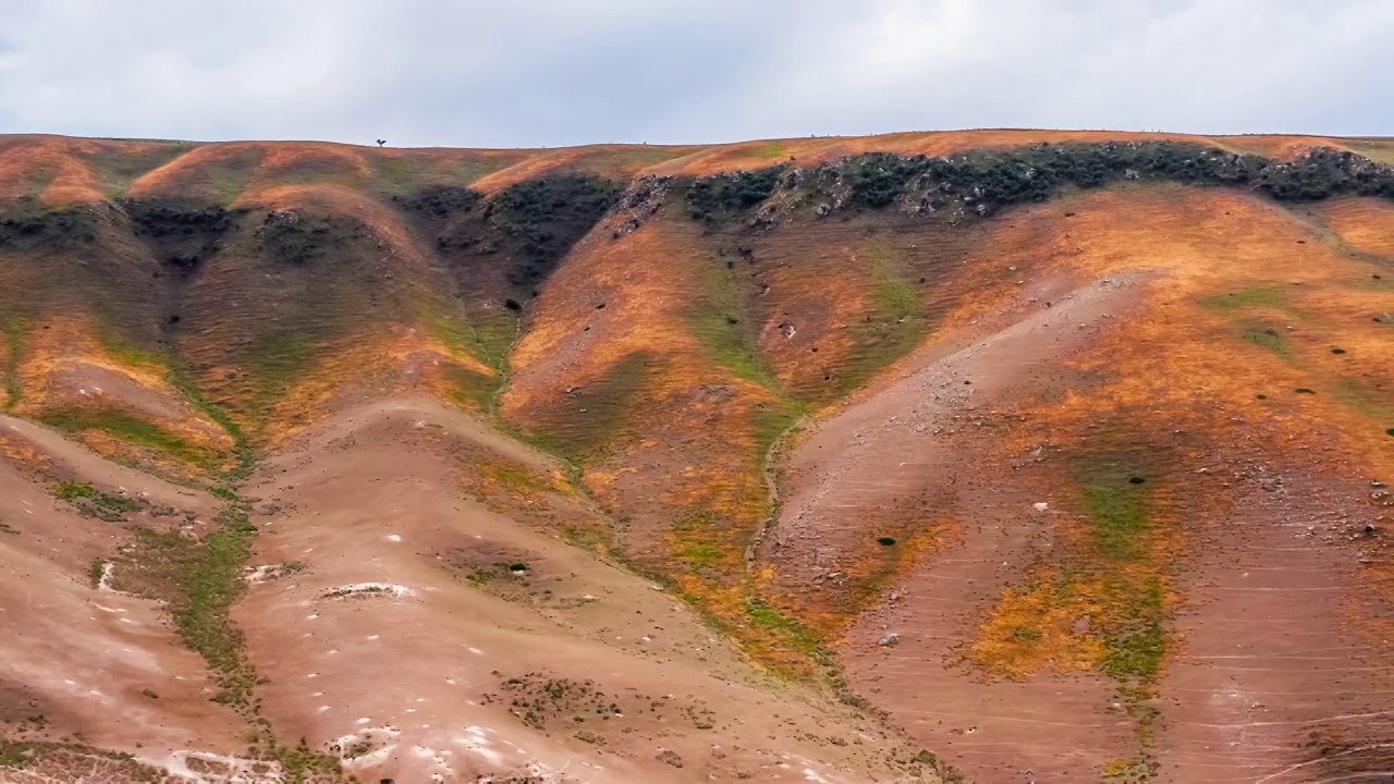 空中拍摄的新疆大峡谷美景