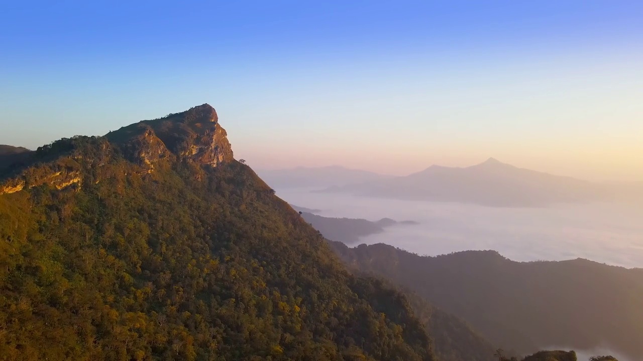 在迷雾山旅行