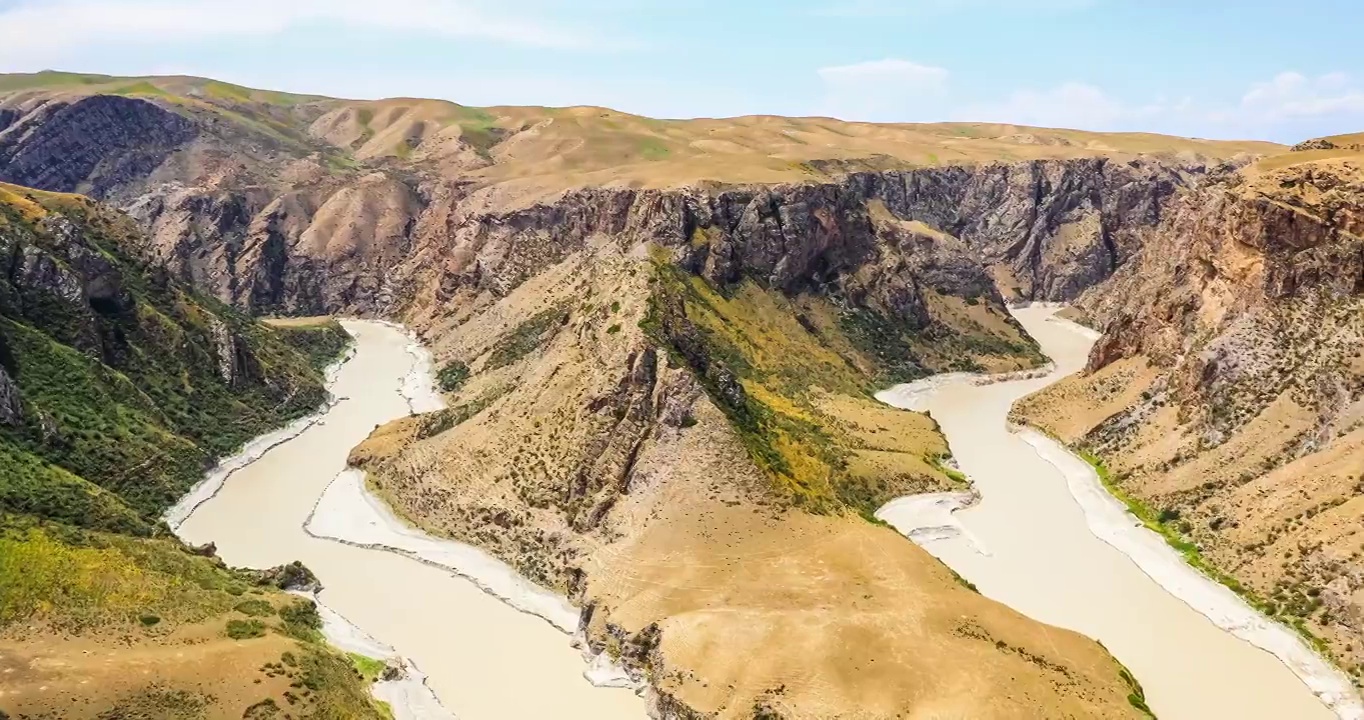 新疆喀拉君草原的可苏大峡谷