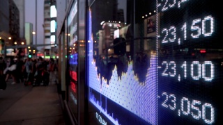 金融股市数字与城市灯光反映视频素材模板下载