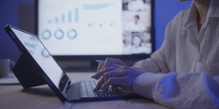 年轻的女商人使用笔记本电脑视频会议分享公司财务与不同的合作伙伴