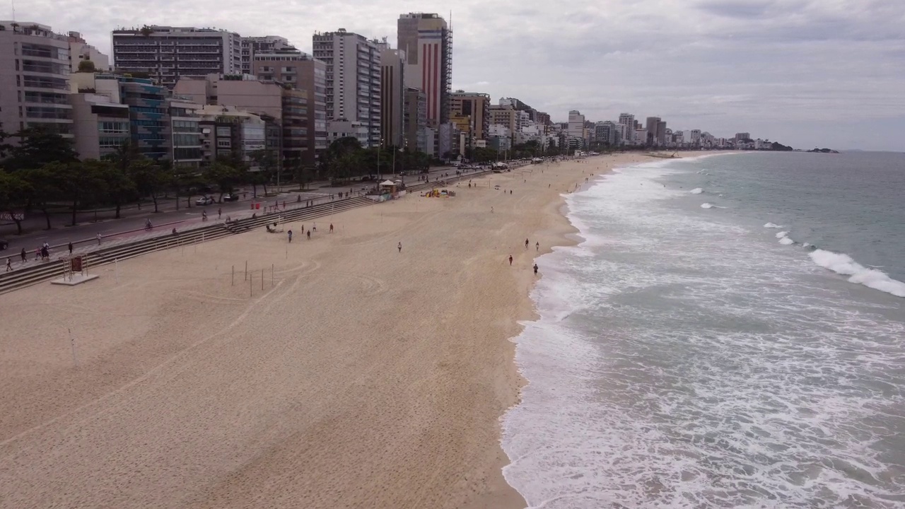 Leblon海滩，里约热内卢里约热内卢，Airview无人机。