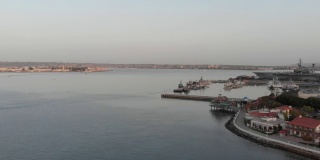 无人机拍摄的圣地亚哥码头