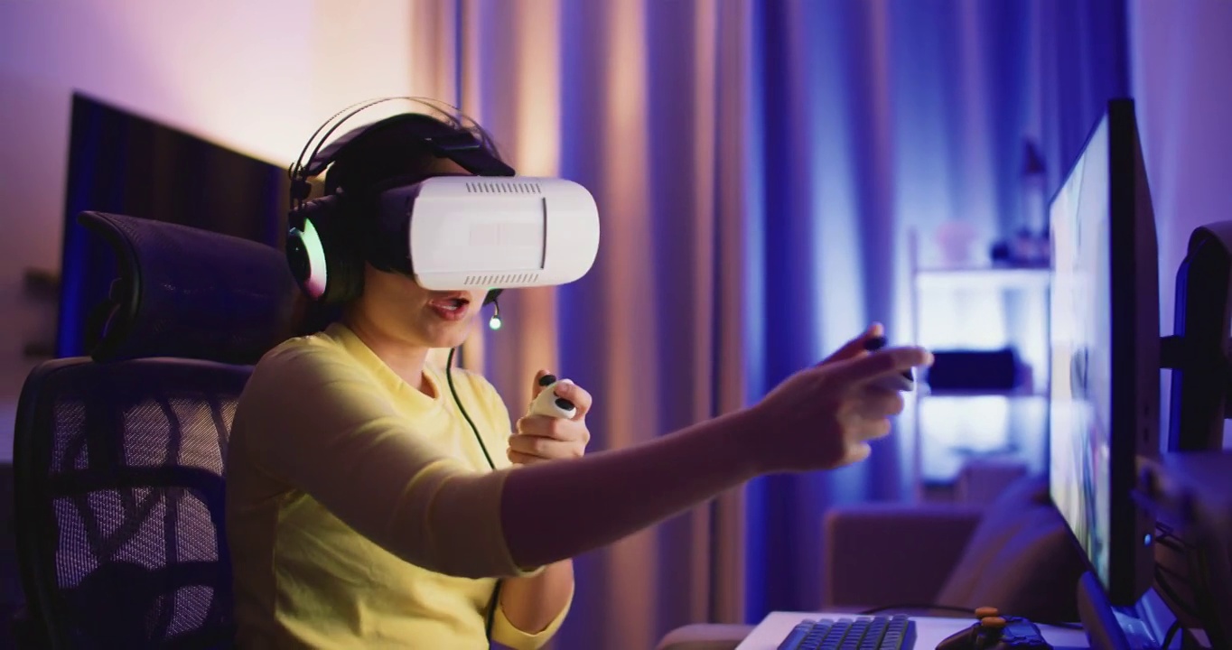 玩虚拟现实游戏的女人元世界数字世界技术AR增强现实控制