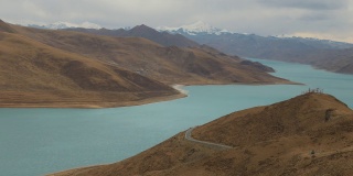 西藏羊卓雍措湖