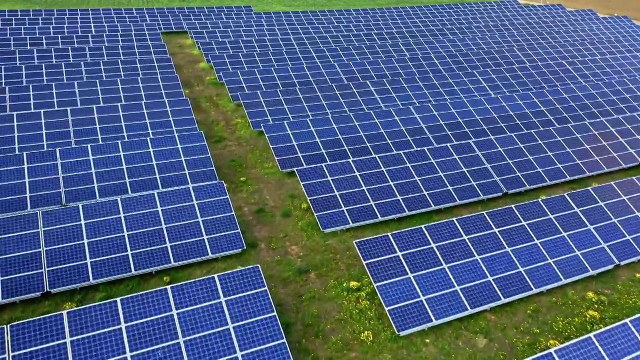 蓝色的大太阳能电池板是零排放能源。