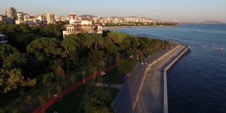 伊斯坦布尔Caddebostan地区日落时无人机拍摄的视频，fg01