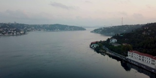 无人机拍摄的伊斯坦布尔博斯普鲁斯海峡库利军事学校的视频