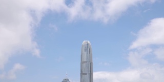 蓝天下的香港城市天际线