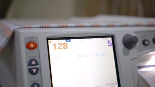 监测病人心跳的心电图- 4K视频。视频素材模板下载