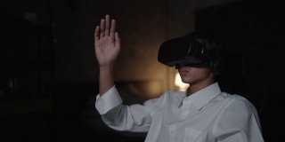 亚洲男子使用VR虚拟现实