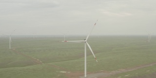 用于能源生产的强大风力涡轮机农场的鸟瞰图。风力涡轮机为可持续发展提供清洁的可再生能源。替代能源。4K, 10bit, DJI DLog-M配置文件