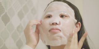 亚洲妇女用面膜敷脸