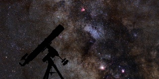 星空下的望远镜剪影。