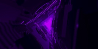 未来紫色三角形隧道形状的背景