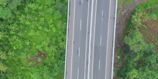 跨爪哇收费公路的俯视图