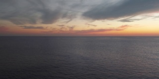日落后多云的天空蛤海巴哈马