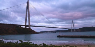 吊桥在伊斯坦布尔，土耳其
