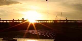 阳光下的伦敦桥