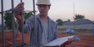 亚洲男子工程师检查正在施工的外部房屋