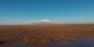 放大史诗般的雪景，无人机拍摄，ab01