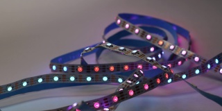 可寻址的LED灯条或ARGB灯条，具有多种颜色的发光灯，用于装饰和聚会