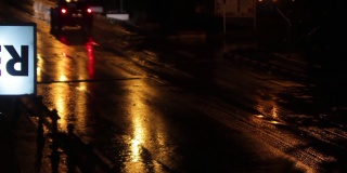 雨夜的汽车交通