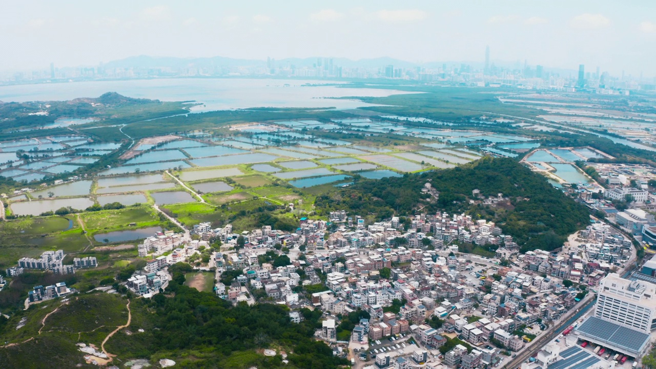 高角度拍摄香港养鱼和农田