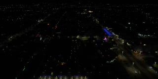 航拍的城市中心的夜晚蒂拉斯波尔- 4k