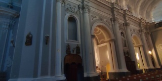 那不勒斯——圣玛丽亚德拉费德教堂的内部概况