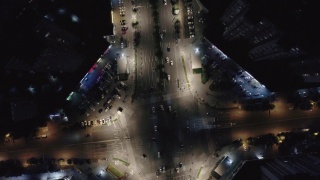 中国云南昆明高架立交桥上夜晚的红绿灯视频素材模板下载