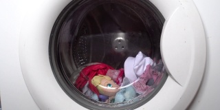 洗衣和儿童玩具
