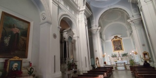 那不勒斯- Santa Maria madalena de' Pazzi教堂的内部概况