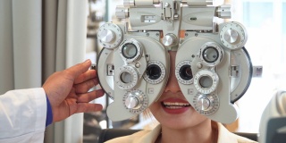 特写:亚洲年轻女子在眼科医生的办公室用专业设备检查她的视力，准备制作光学眼镜