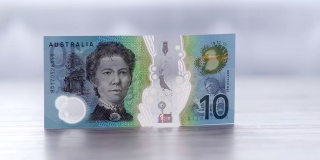 近距离滑动拍摄的十澳元钞票
