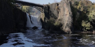 新泽西州帕特森市的帕塞伊克河大瀑布
